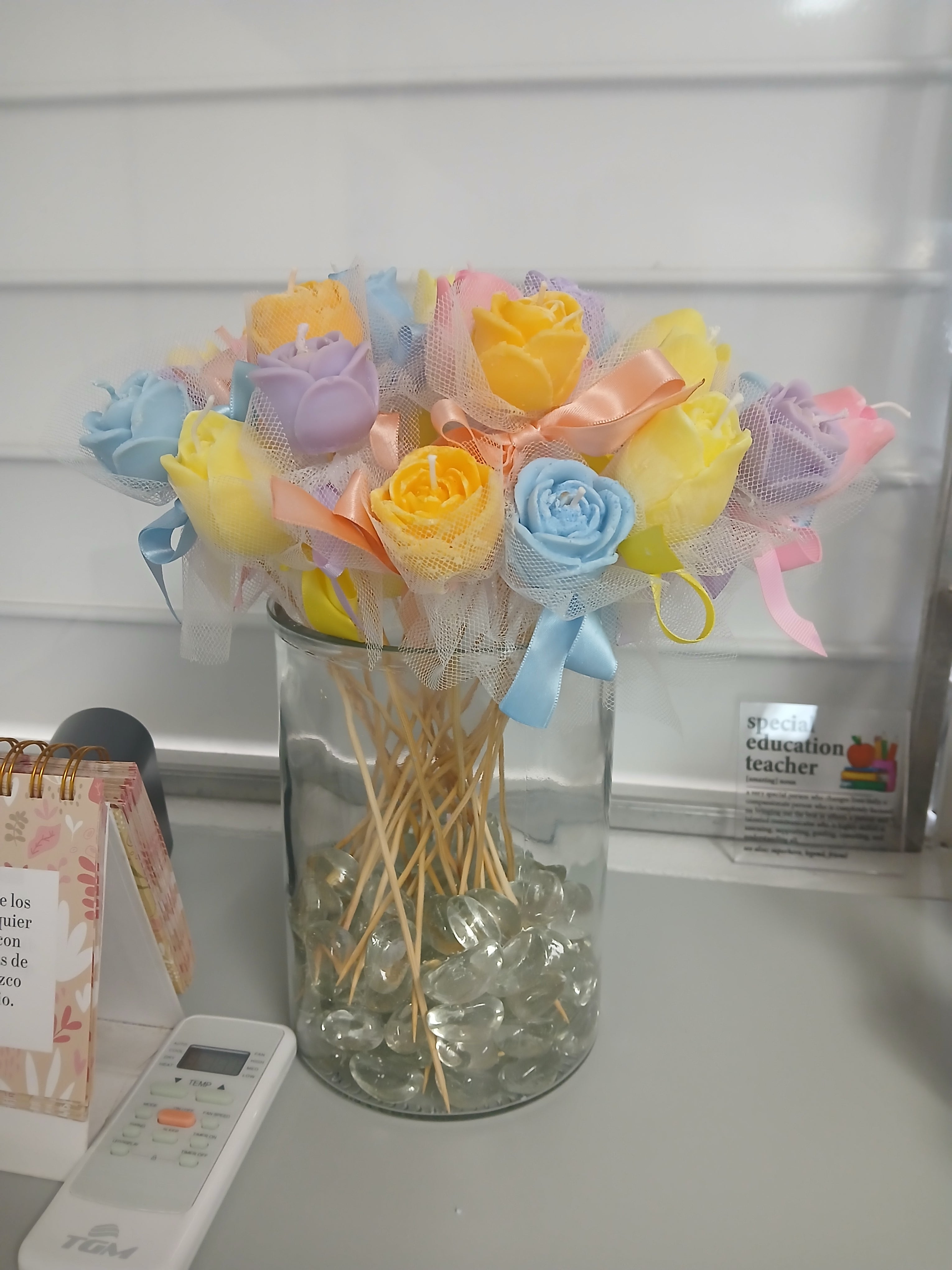 Vela Rosa en Palito Multicolor | Ramo Artesanal