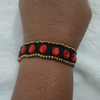 Brazalete Artesanal Gemas Rojas y Dorado