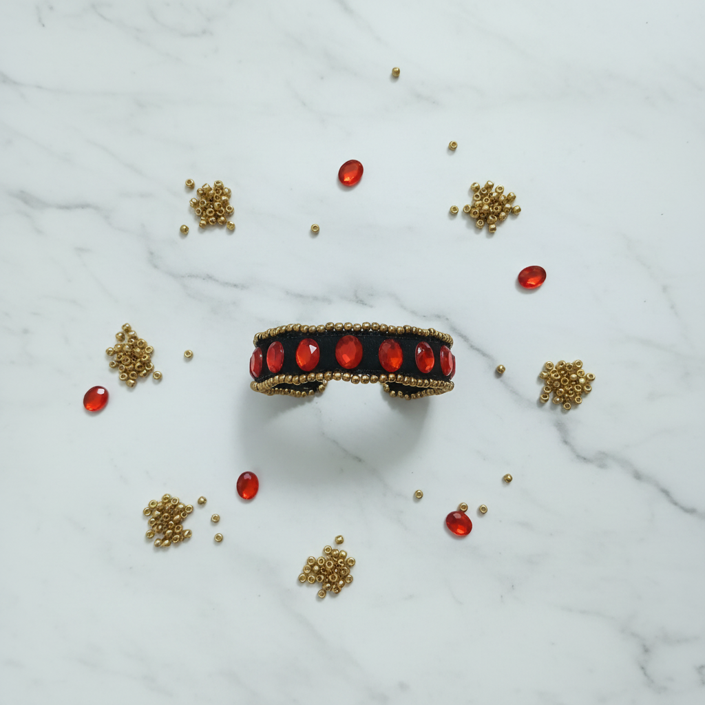 Brazalete Artesanal Gemas Rojas y Dorado