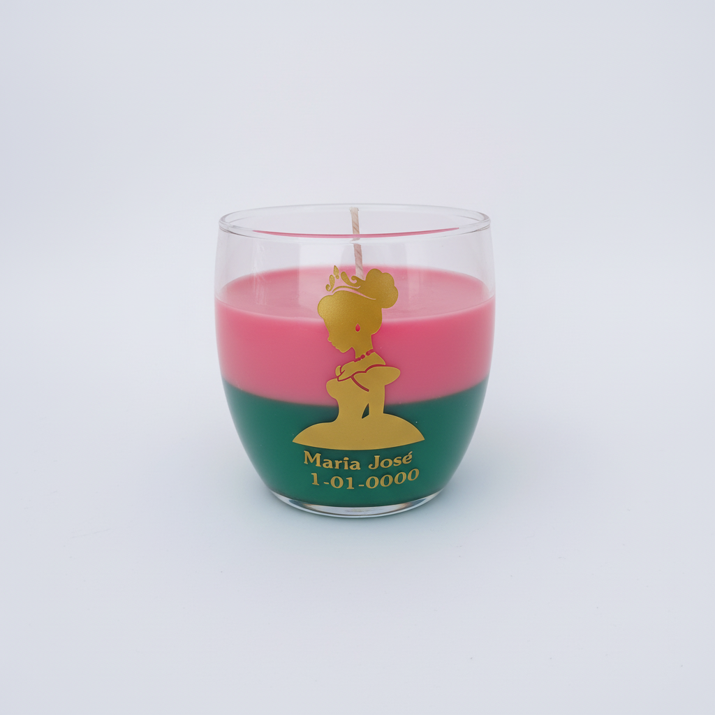 Diseño SILUETA CLASICA. 
Un recuerdo único y elegante para celebrar sus 15 años. Personalizadas con nombre, fecha y diseño especial, perfectas para agradecer a tus invitados y decorar ese día tan memorable. Envase de 6 onzas.